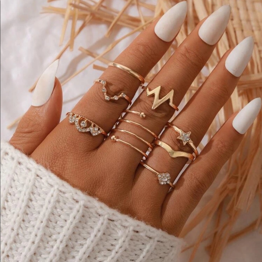 3/$30✨urban 8pc rhinestone ring set